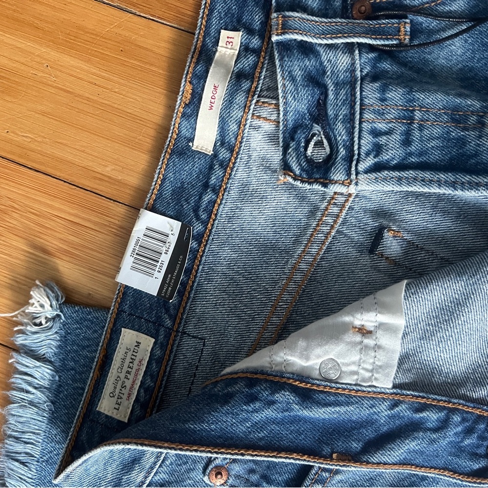 Levi's Light Blue Straight Leg Jeans - Picture 5 of 6